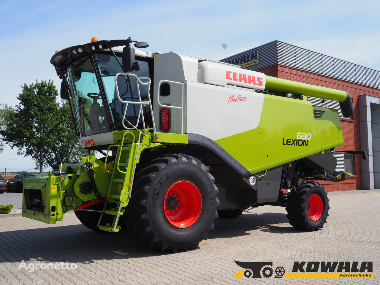 Claas Lexion 630 MONTANA 4WD + V680  grain harvester