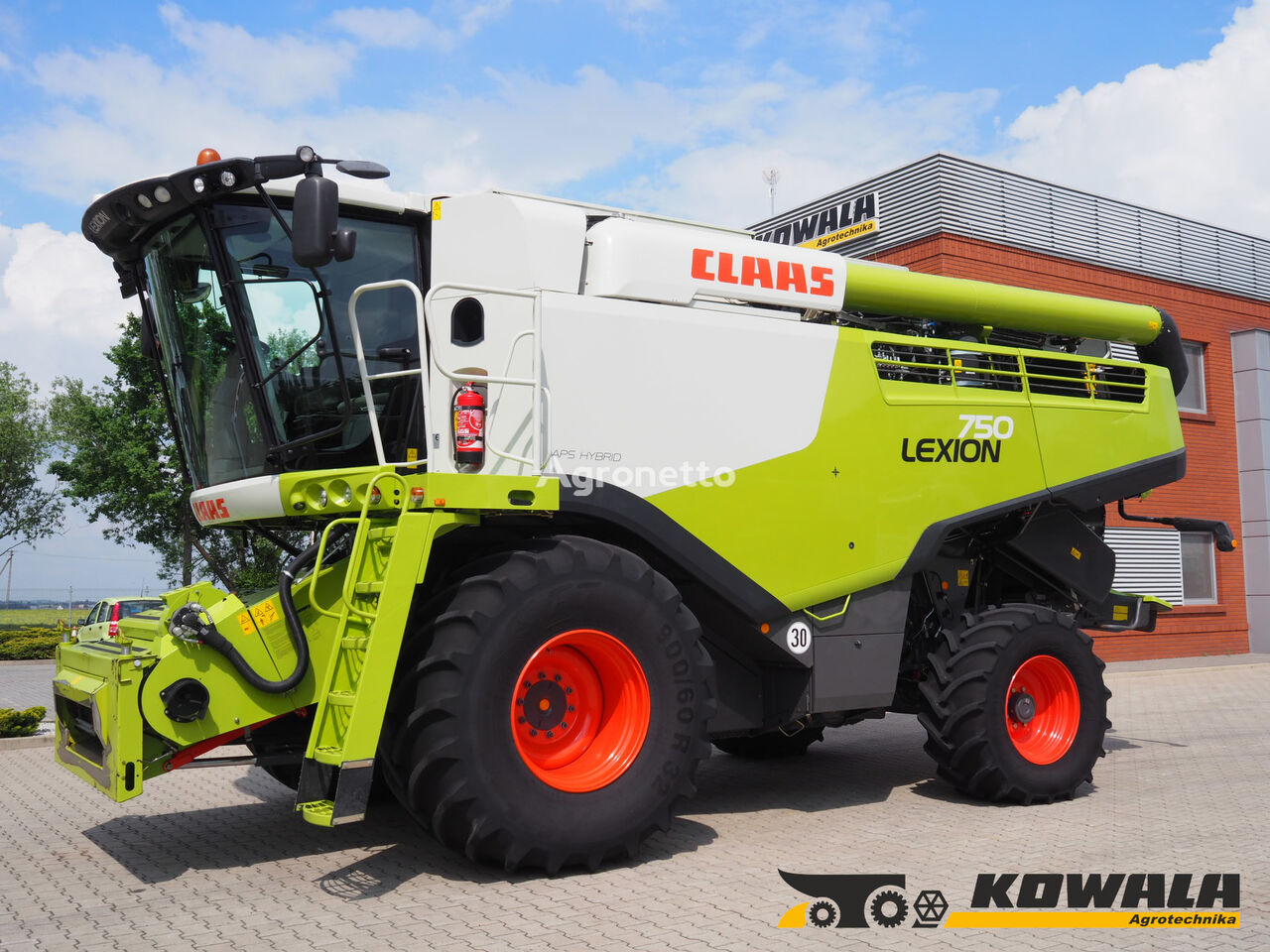 Claas Lexion 750 + V770  grain harvester