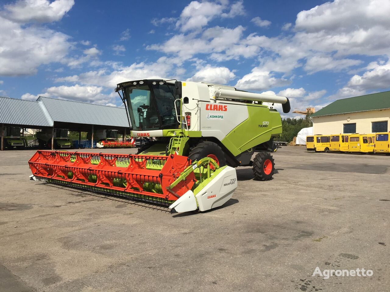 Claas TUCANO 570 grain harvester