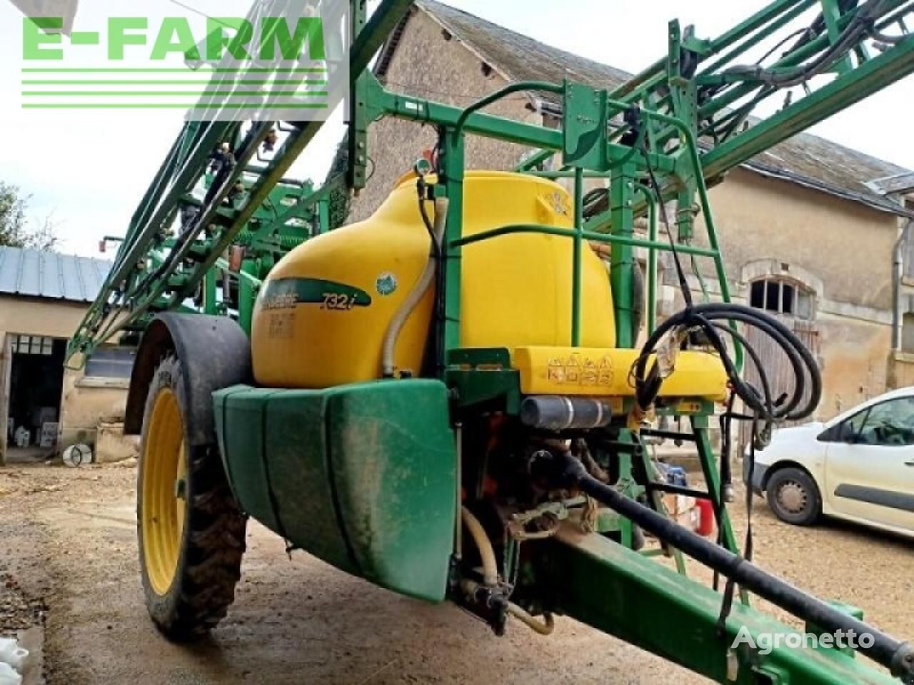 John Deere 732i self-propelled sprayer