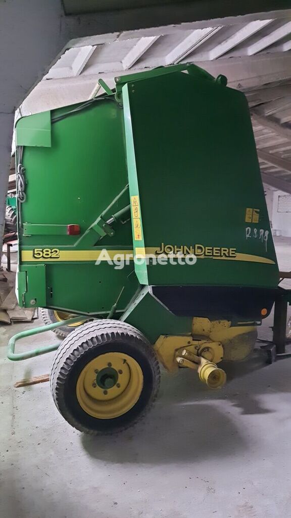 John Deere 582NB square baler