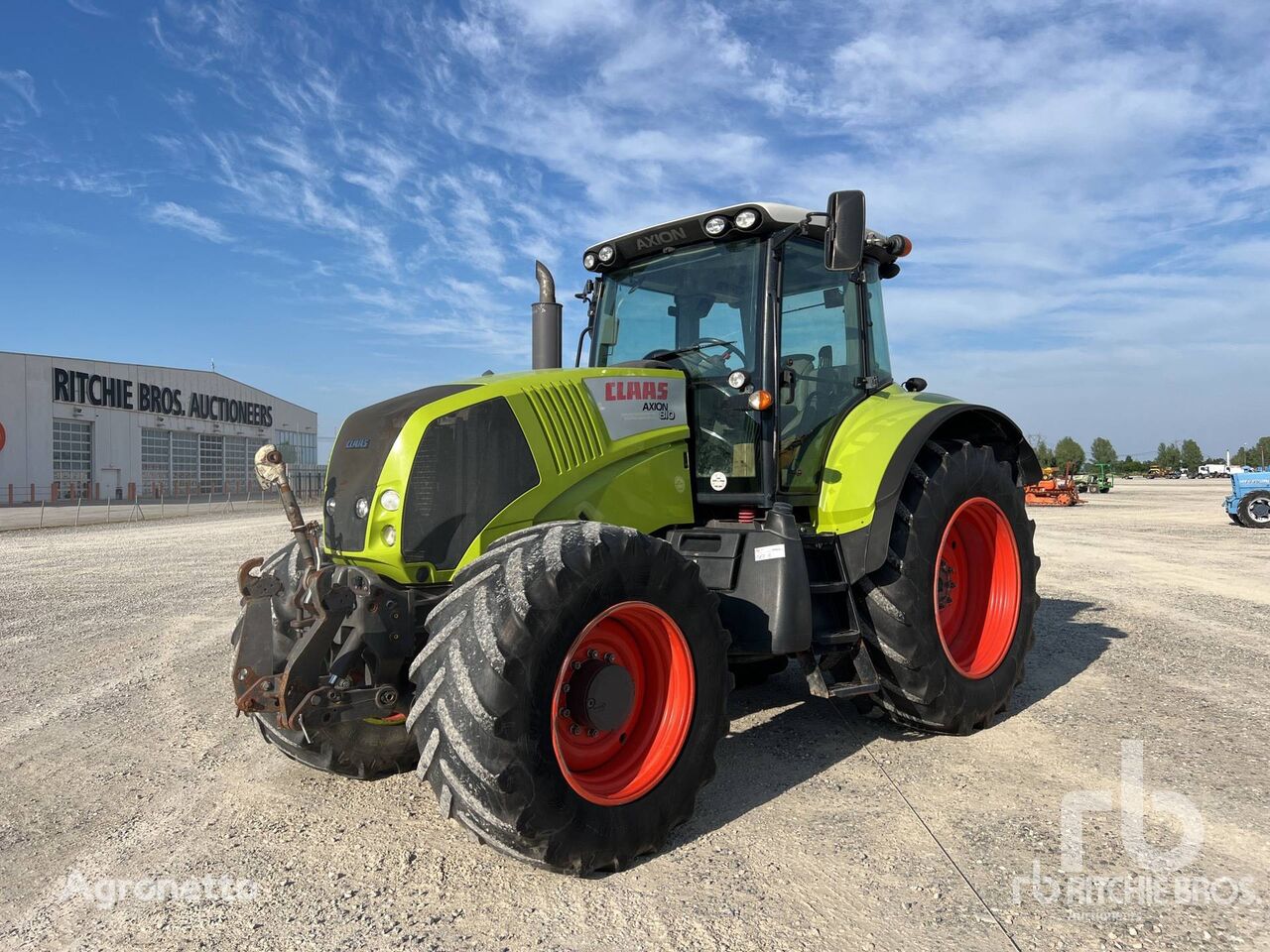 Claas AXION 810 wheel tractor