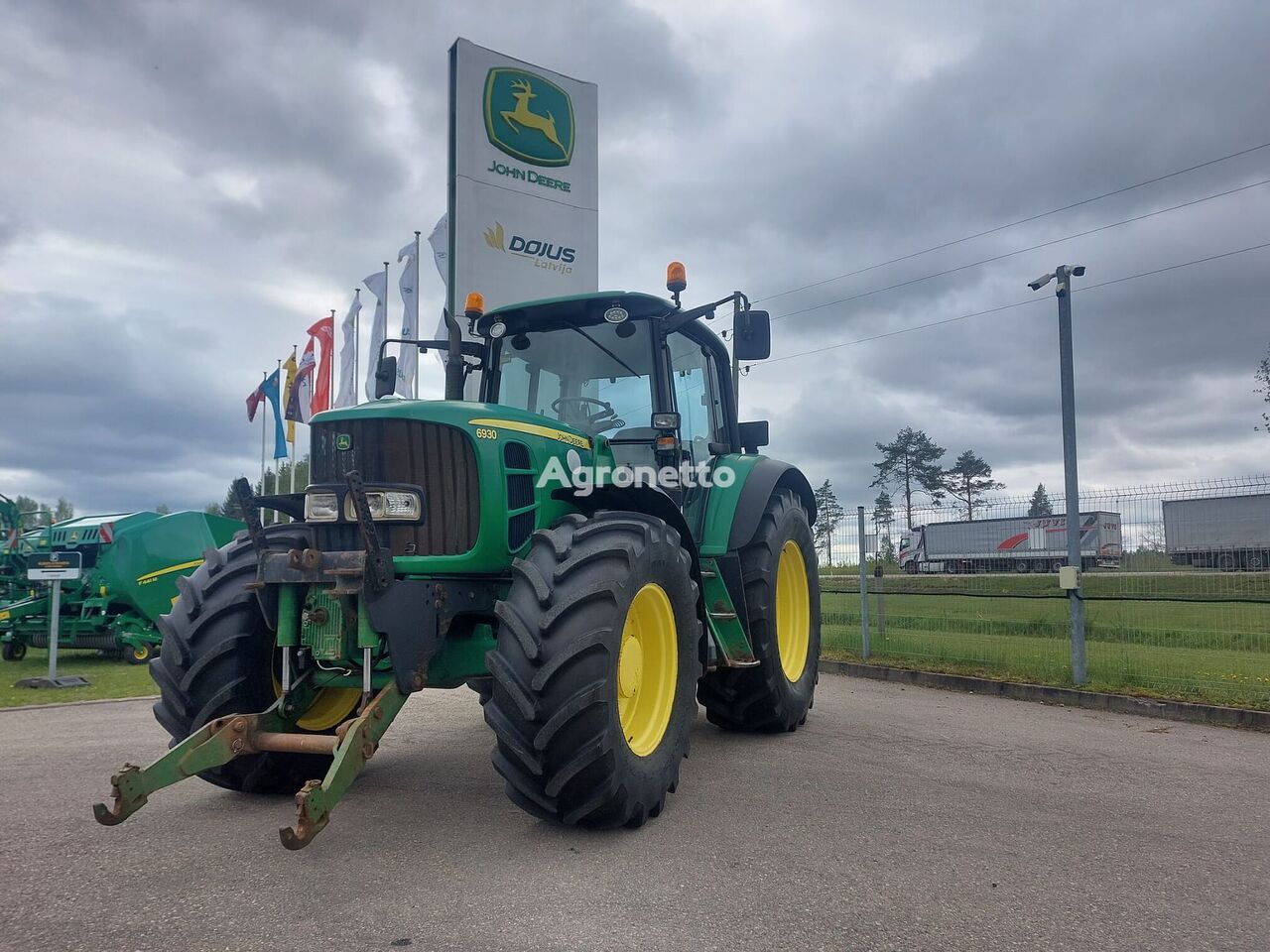 John Deere 6930 wheel tractor