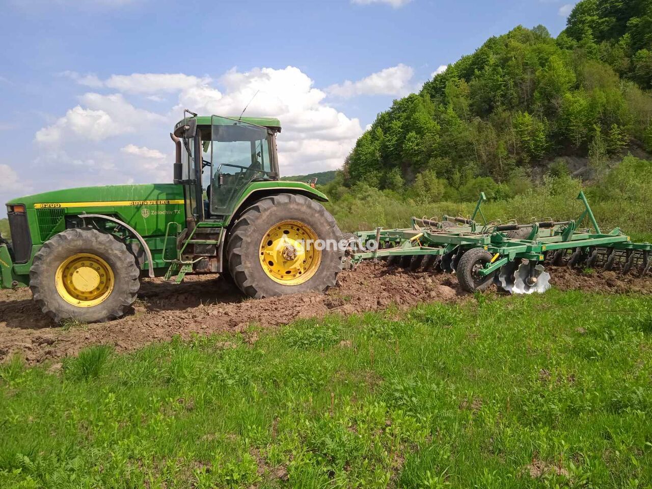 John Deere 8200+ diskova borona UDA-5,2-20 wheel tractor