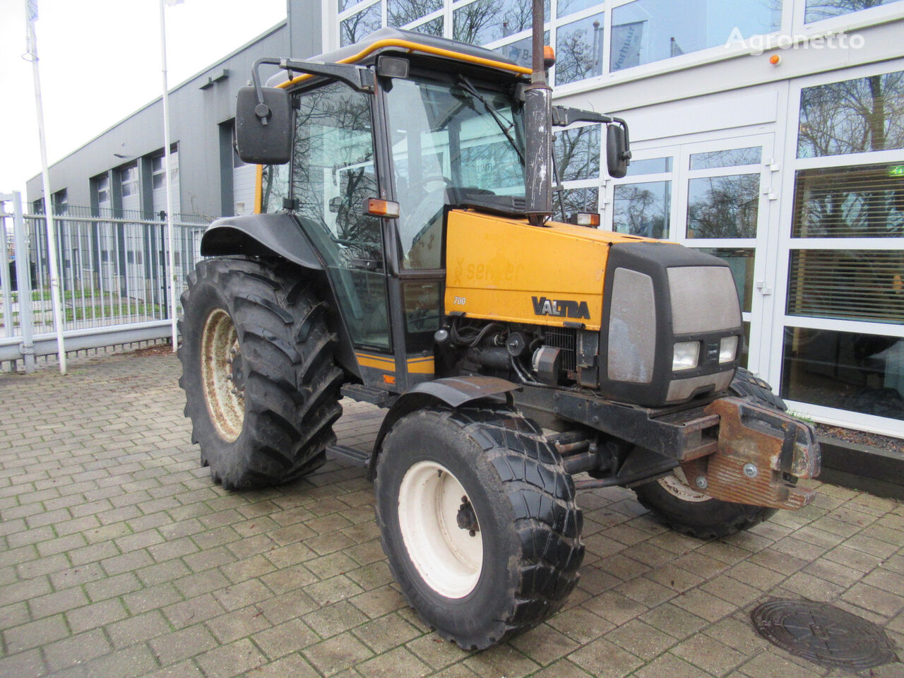 Valtra 700 4x2 wheel tractor